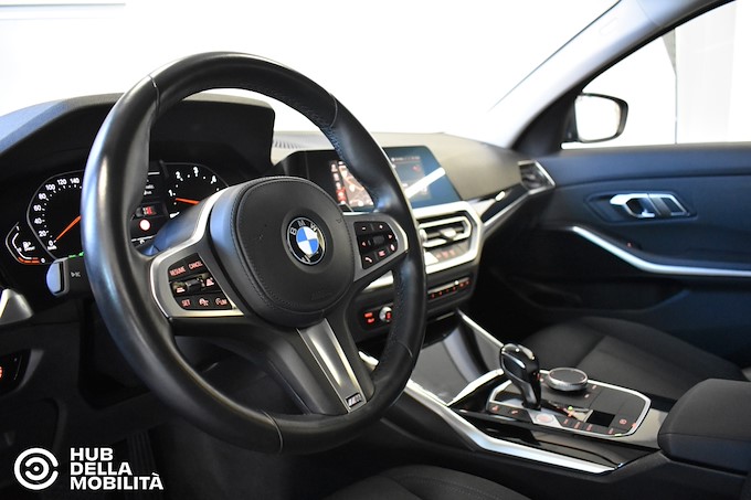 BMW 318d 48V Touring Business Advantage